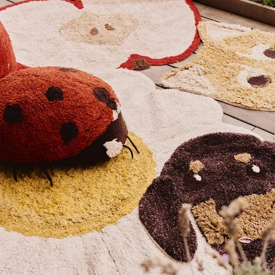 Lorena Canals Bodenkissen - Ladybug Maria - 45 x 40 x 24 cm
