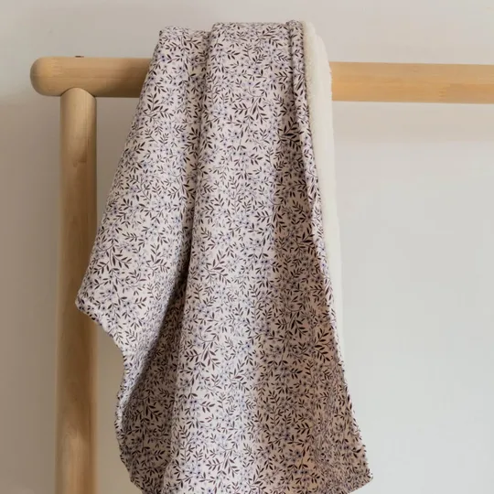 Mies & Co Vintage Flower Teddy Babydecke 70 x 100 cm Lila