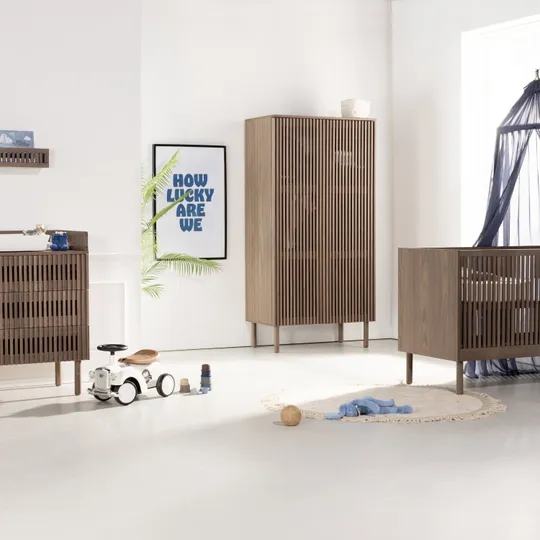 Kidsmill Dai Babyzimmer Walnuss | Kommode + Schrank 2- Türig