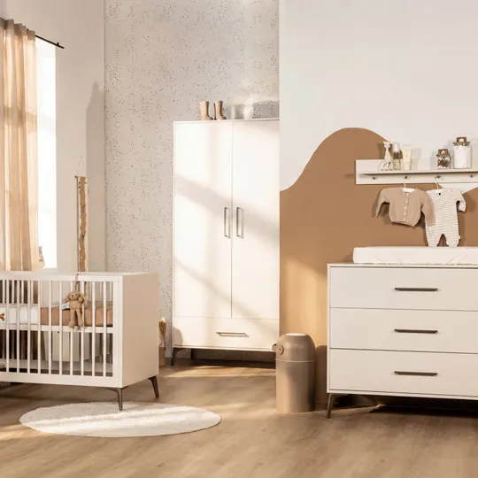 Bopita Nomy Babyzimmer - Dune | Babybett 70 x 140 cm + Kommode