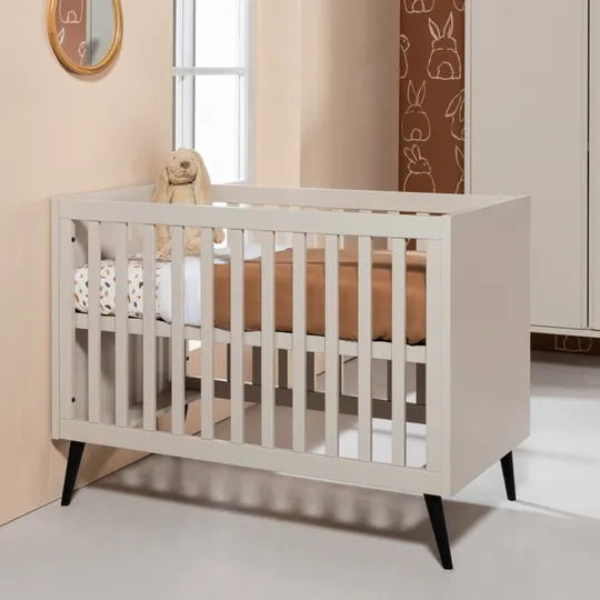 Europe Baby Sterre Babyzimmer Oatmeal / Schwarz | Bett 60 x 120 cm + Kommode