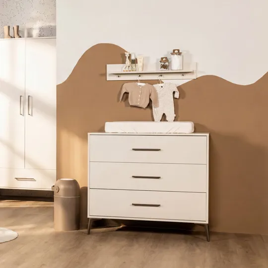 Bopita Nomy Babyzimmer - Dune | Babybett 60 x 120 cm + Kommode