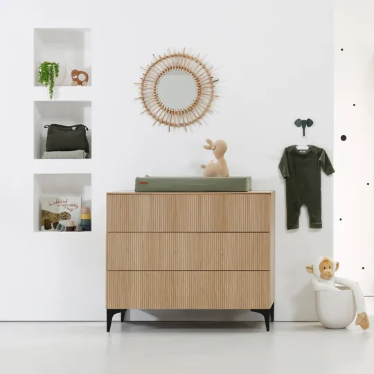 Kidsmill Levi Babyzimmer inkl. Gerade Beinset Natur Eiche | Bett 60 x 120 cm + Kommode + Schrank