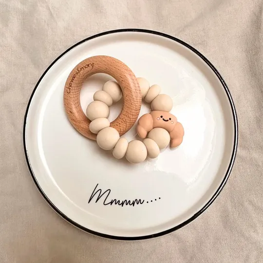 Chewies & More Beißring - Croissant - Beige