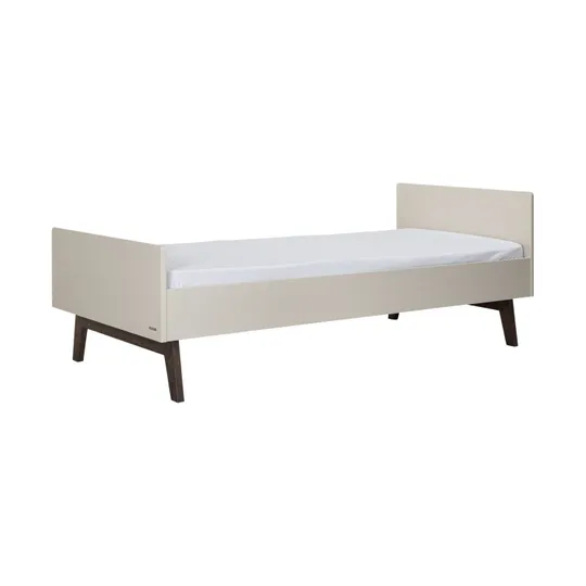 Kidsmill Sixties Kinderzimmer Oatmeal / Walnut| Bett 90 x 200 cm + Schrank 3-türig