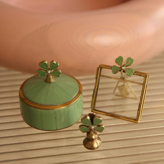 Doing Goods Lucky Clover Frame Mini - Shiny Gold