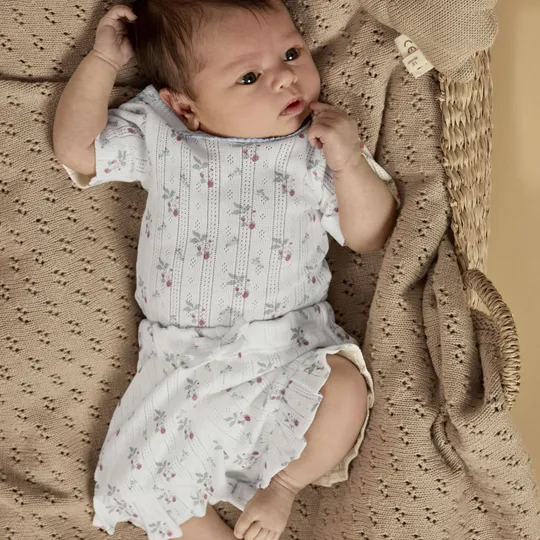 Lil’ Atelier Strawberry Babybody - Größe 62 - Coconut Milk
