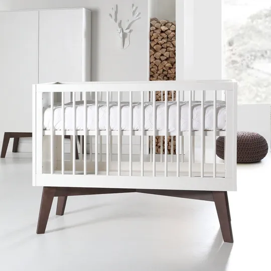 Kidsmill Sixties Babybett Mattweiß / Walnuss 60 x 120 cm