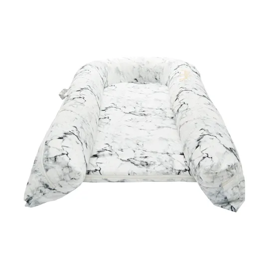 DockATot Deluxe Babynestchen Carrara Marble