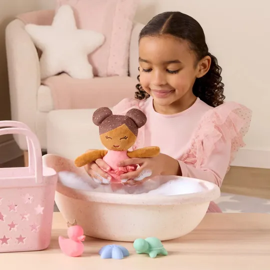 LullaBaby Badepuppe mit Korb und Zubehör – Braun