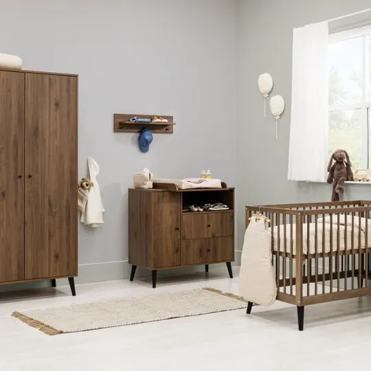 Bopita Zara Babyzimmer Walnuss | Bett 70 x 140 cm + Kommode XL + 2- türiger Kleiderschrank