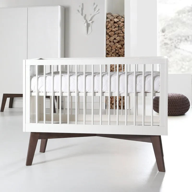 Kidsmill Sixties Babybett Mattweiß / Walnuss 60 x 120 cm