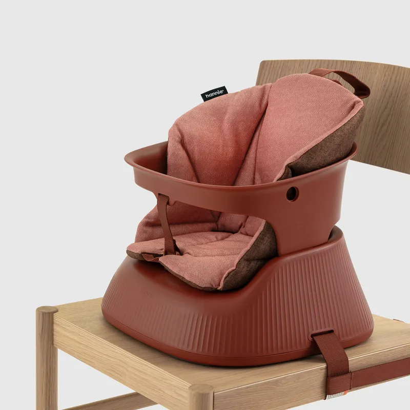 Hannie Tragbarer Hochstuhl– Mahogany Red