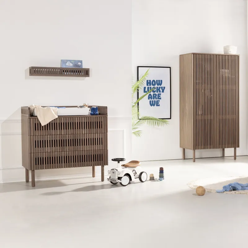 Kidsmill Dai Babyzimmer Walnuss | Bett 70 x 140 cm + Kommode + Schrank 2-Türig