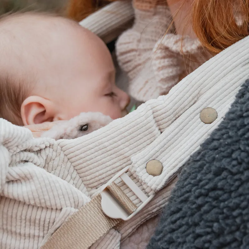 ByKay Click Carrier Deluxe Pro Babytrage - Ribbed Velvet - Almond Sand