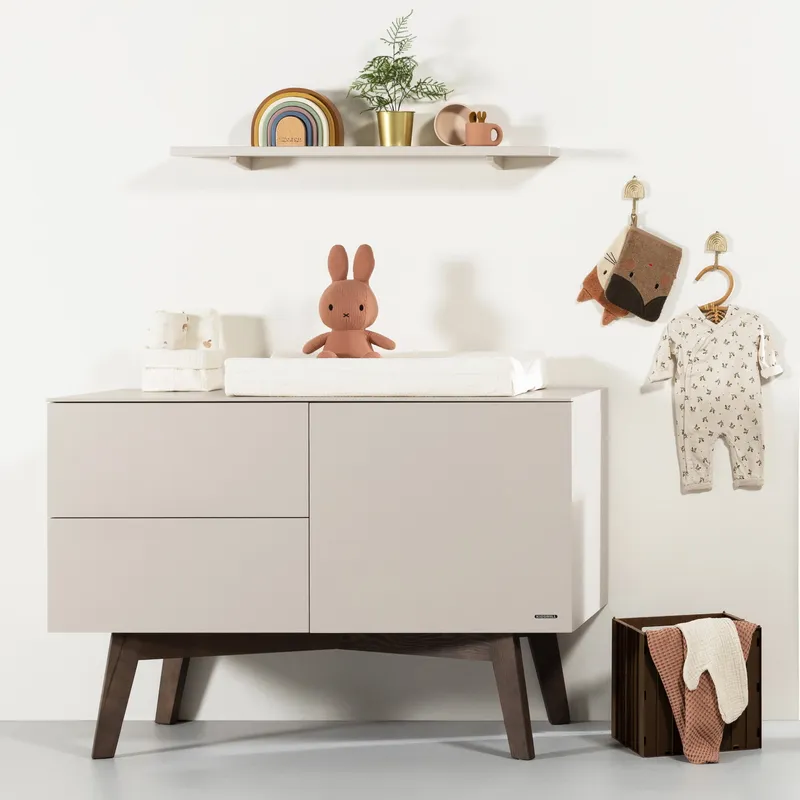Kidsmill Sixties Babyzimmer Oatmeal / Walnuß | Kommode + Schrank 2-Türig