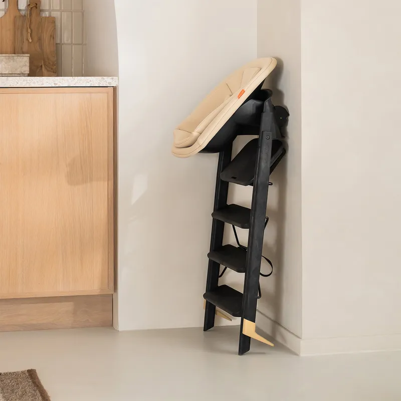 KAOS Klapp Hochstuhl – zusammenklappbar – recycelter Kunststoff – Charcoal Black