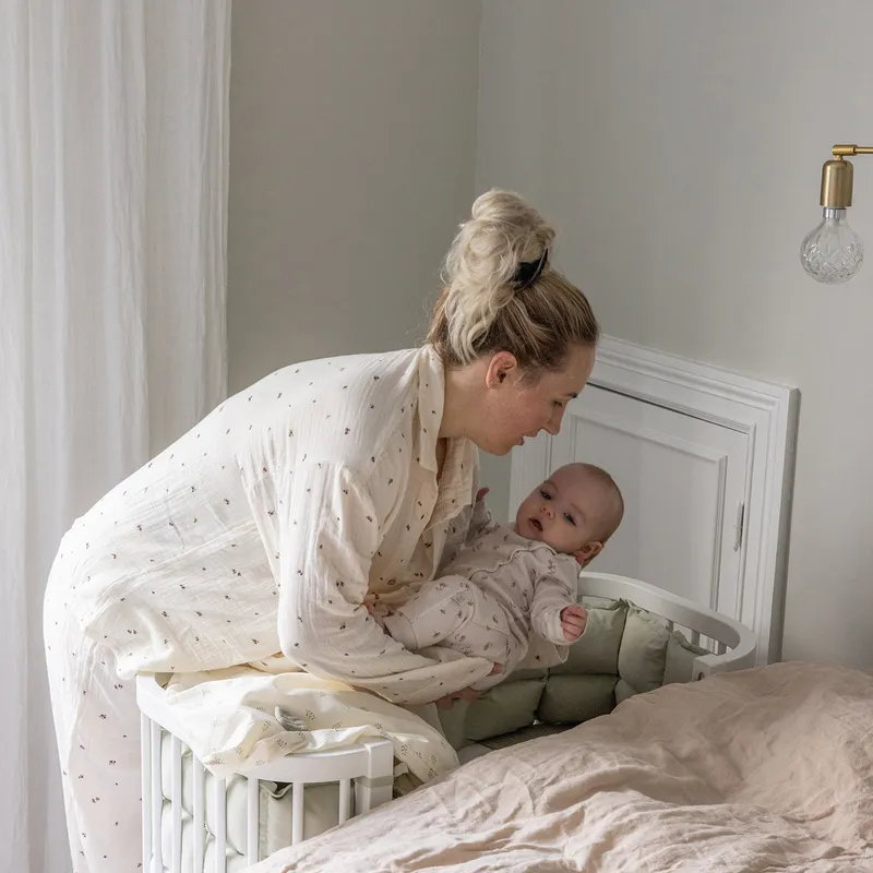 Sebra Bedside Crib – Classic White