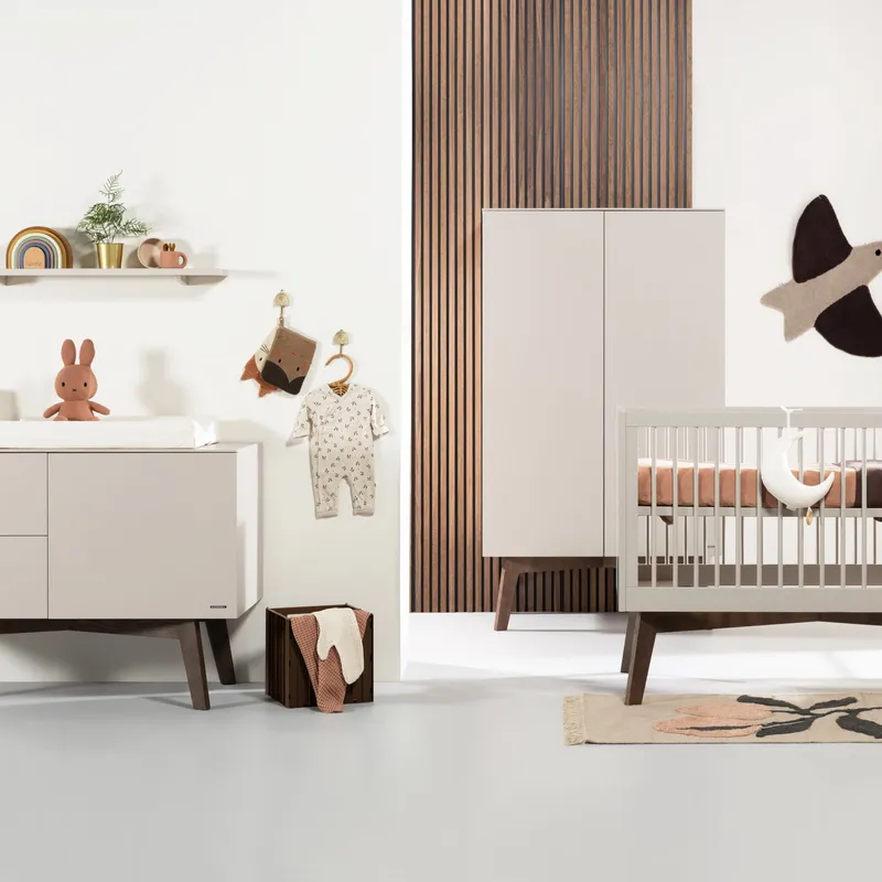 Kidsmill Sixties Babyzimmer Oatmeal / Walnuß | Kommode + Schrank 2-Türig