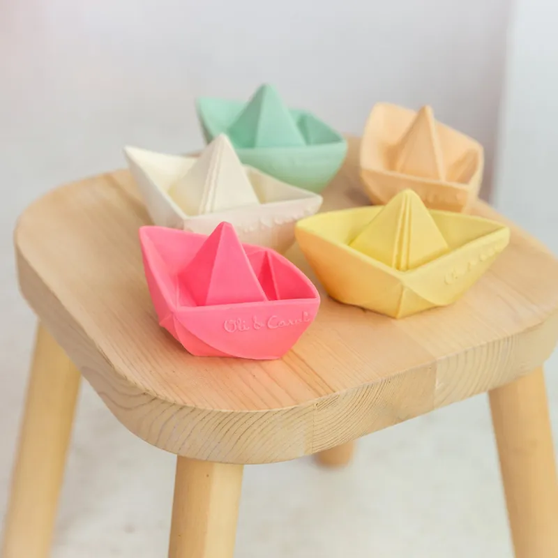 Oli & Carol Bade- und Beißspielzeug Origami Boot - Mintgrün