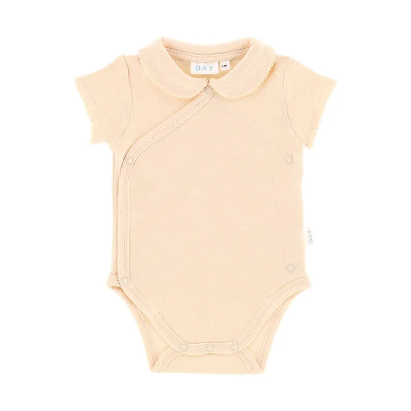 DAY Wickelbody Kurzarm und Rundkragen - Gr. 50/56 - Apricot