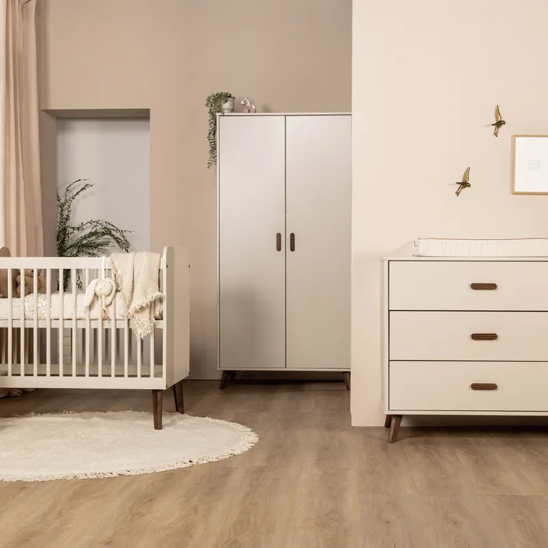 Europe Baby Olivia Babyzimmer Oatmeal / Walnuss Retro | Kommode + Kleiderschrank