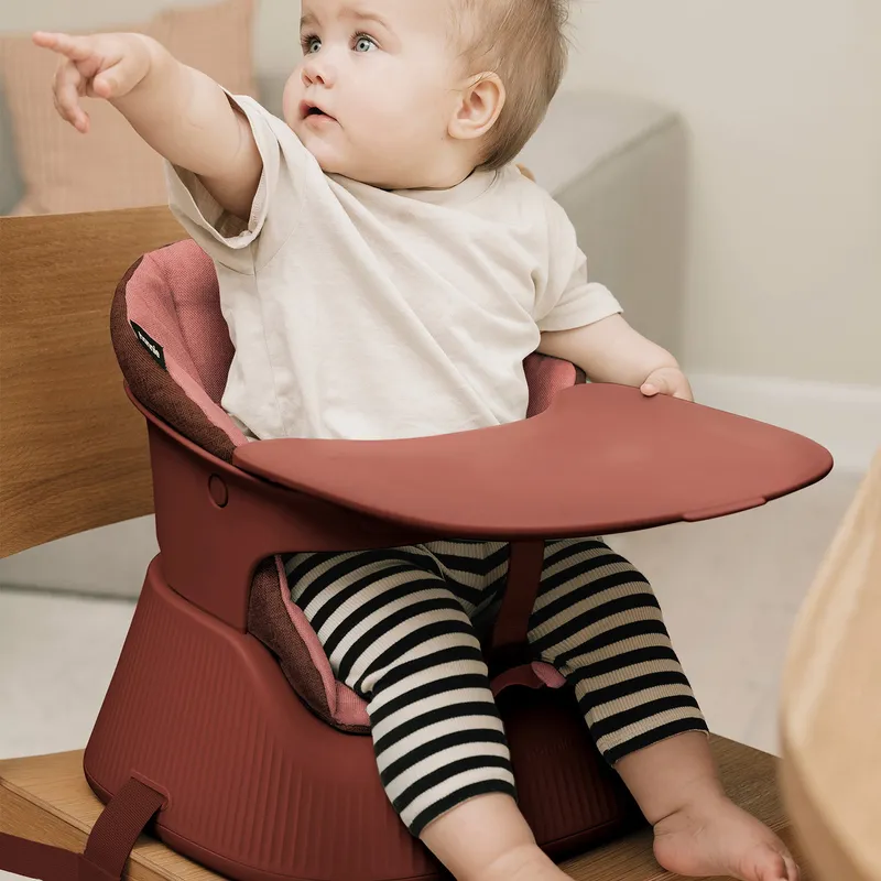 Hannie Tragbarer Hochstuhl– Mahogany Red