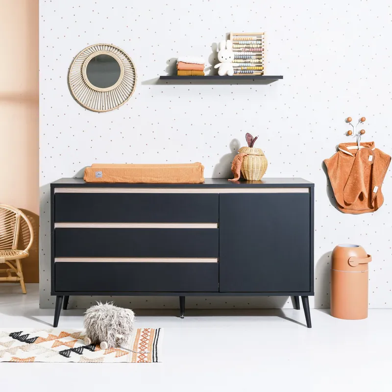Europe Baby Sterre Kommode XL Schwarz / Eiche
