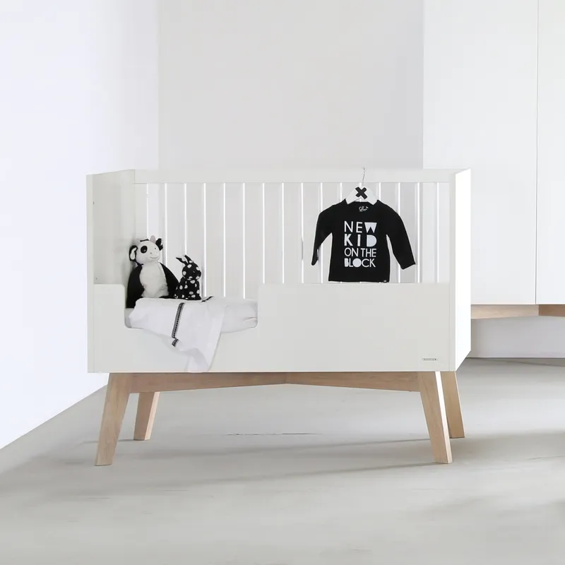 Kidsmill Sixties Babybett Mattweiß / Natur 70 x 140 cm