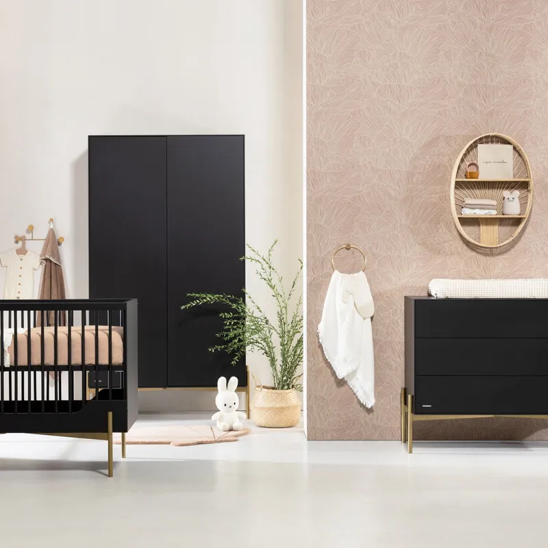 Kidsmill Boutique Babyzimmer Schwarz / Brass | Kommode + Schrank 2-Türig
