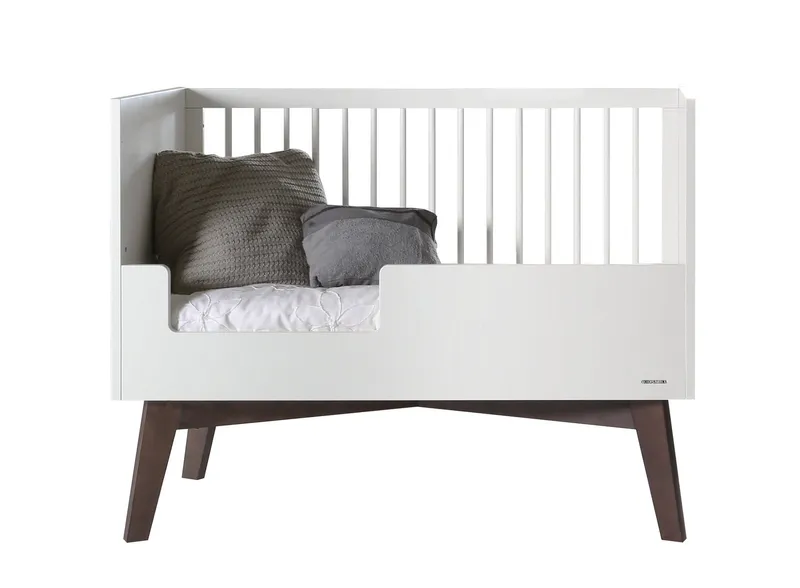 Kidsmill Sixties Babybett Mattweiß / Walnuss 70 x 140 cm
