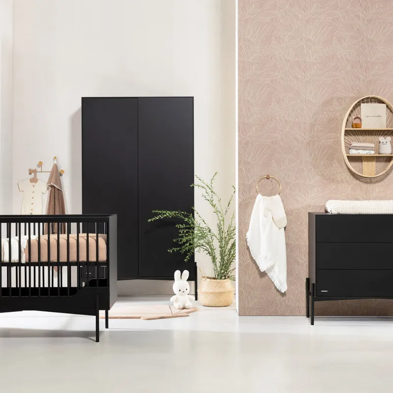 Kidsmill Boutique Babyzimmer Schwarz Matt | Kommode + Schrank 2-Türig