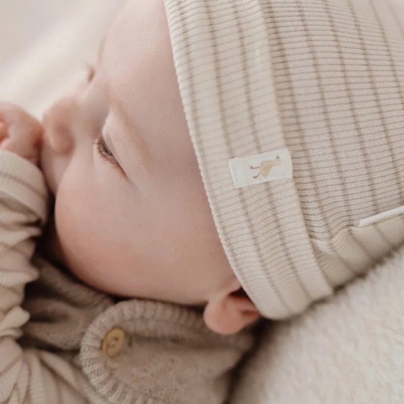 Little Dutch Mütze – Soft Beige Stripe - 0-3 Mte