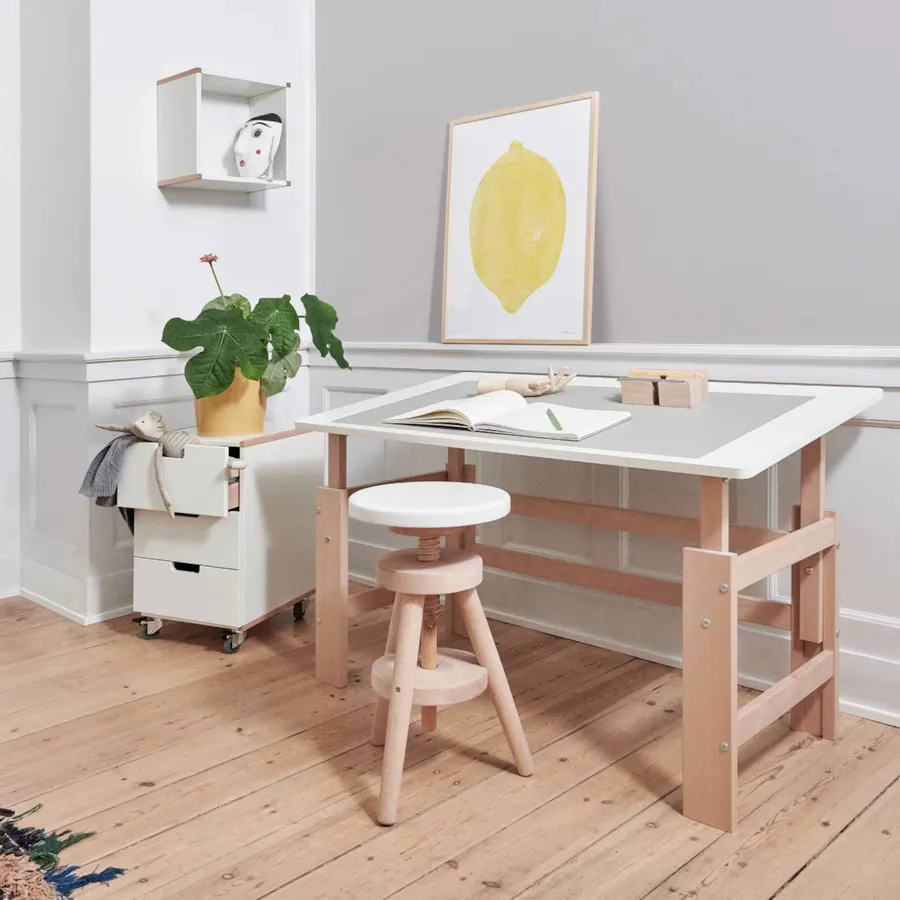 Manis-h Hocker 