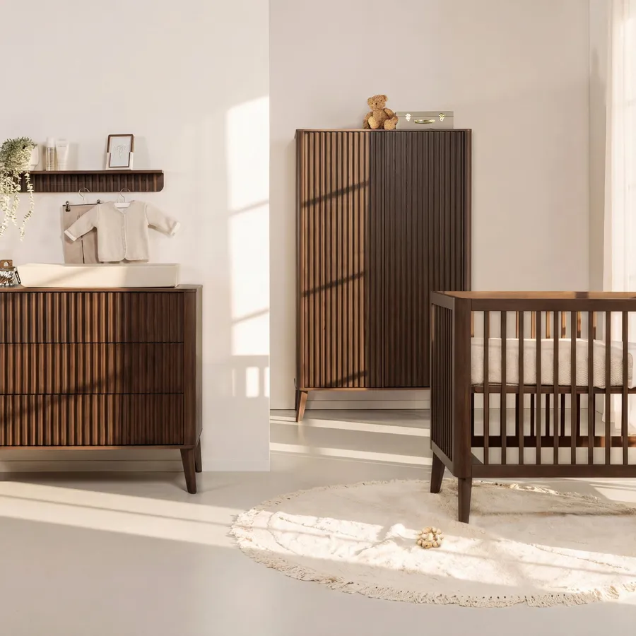 Kidsmill Tune Babyzimmer - mit Latten - Walnuss