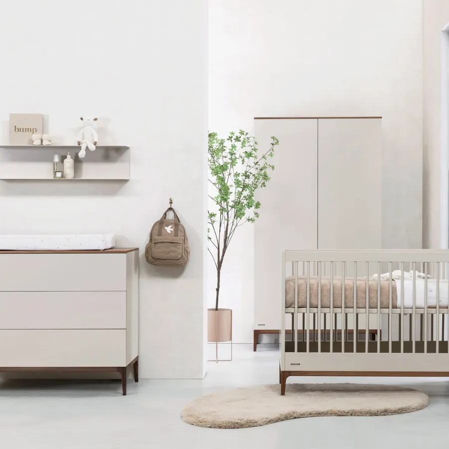 Kidsmill Intense Babyzimmer Oatmeal / Walnuss | Kommode + Schrank 2-Türig