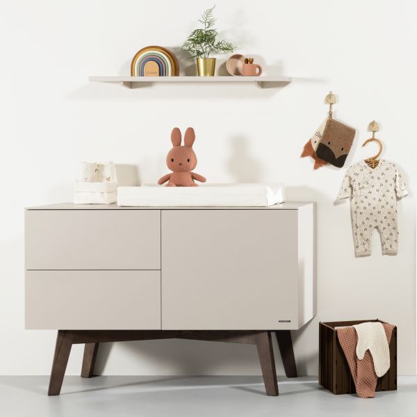 Kidsmill Sixties Babyzimmer Oatmeal / Walnuß | Bett 60 x 120 cm + Kommode