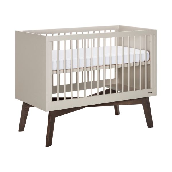 Kidsmill Sixties Babyzimmer Oatmeal / Walnuß | Bett 60 x 120 cm + Kommode