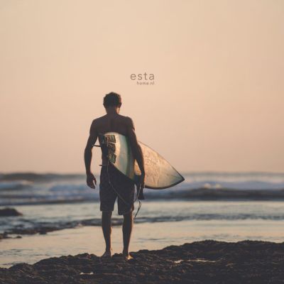 Estahome  Surfer mit Surfbrett Fototapete – 1,86 x 2,79 m – Abendrot/Blau/Schwarz
